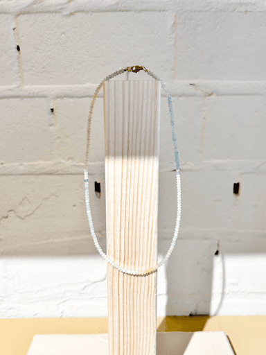 Kimchi - Ketting half edelsteen bleek